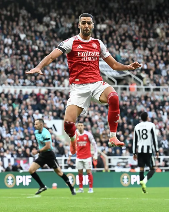 Framed Print : Newcastle United v Arsenal - Premier League