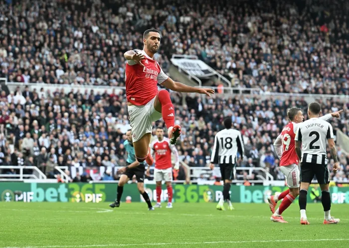 Framed Print : Newcastle United v Arsenal - Premier League
