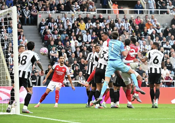Framed Print : Newcastle United v Arsenal - Premier League Framed Print : Newcastle United v Arsenal - Premier League