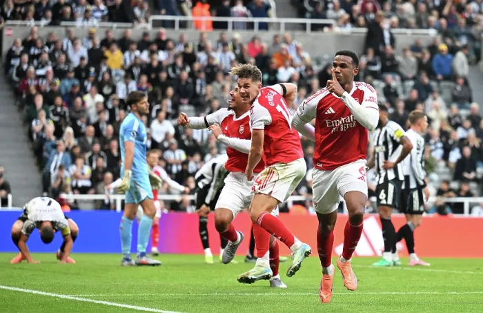 Framed Print : Newcastle United v Arsenal - Premier League Framed Print : Newcastle United v Arsenal - Premier League