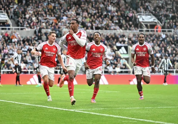 Framed Print : Newcastle United v Arsenal - Premier League Framed Print : Newcastle United v Arsenal - Premier League