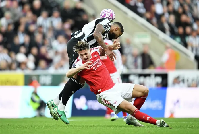 Framed Print : Newcastle United v Arsenal - Premier League Framed Print : Newcastle United v Arsenal - Premier League
