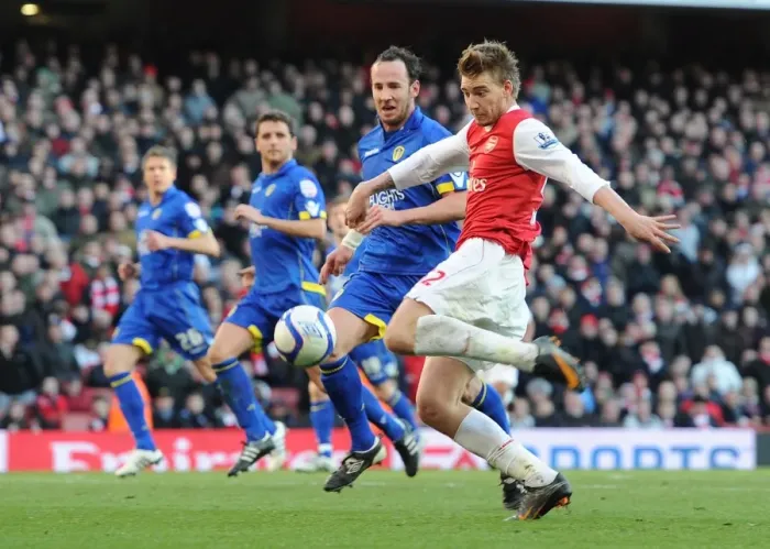 Framed Print : Nicklas Bendtner (Arsenal) Andy O Brien (Leeds). Arsenal 1: 1 Leeds United Framed Print : Nicklas Bendtner (Arsenal) Andy O Brien (Leeds). Arsenal 1: 1 Leeds United