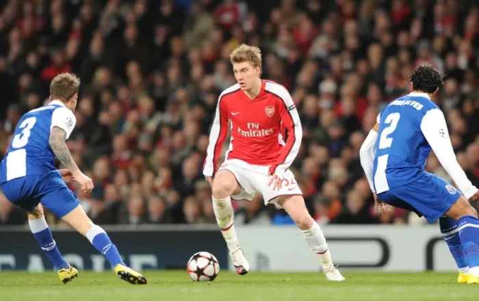 Framed Print : Nicklas Bendtner (Arsenal) Bruno Alves and Raul Meireles (Porto). Arsenal 5: 0 FC Porto Framed Print : Nicklas Bendtner (Arsenal) Bruno Alves and Raul Meireles (Porto). Arsenal 5: 0 FC Porto