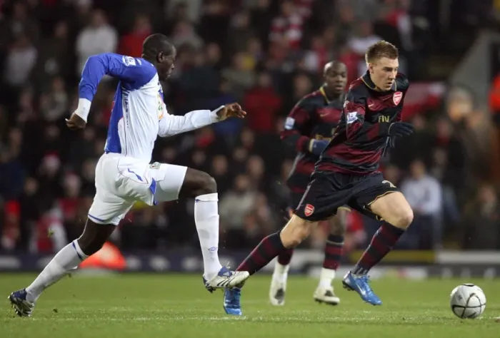 Framed Print : Nicklas Bendtner (Arsenal) Christopher Samba (Blackburn)