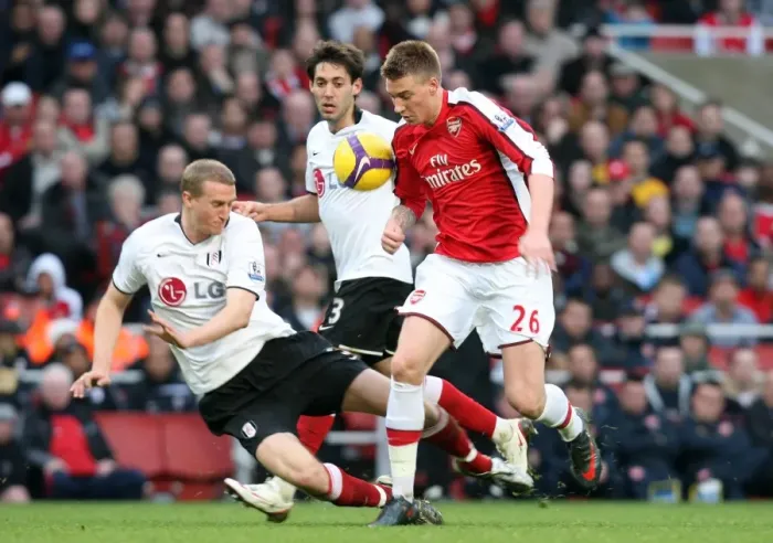 Framed Print : Nicklas Bendtner (Arsenal) Clint Dempsey and Brede Hangeland (Fulham) Framed Print : Nicklas Bendtner (Arsenal) Clint Dempsey and Brede Hangeland (Fulham)