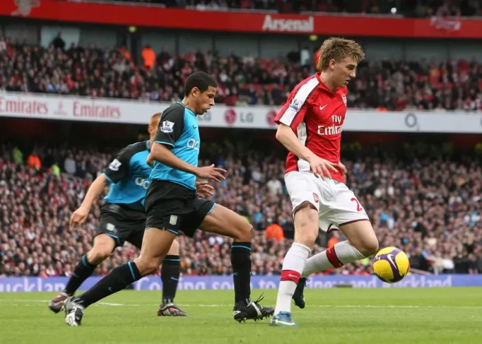 Framed Print : Nicklas Bendtner (Arsenal) Curtis Davies (Aston Villa) Framed Print : Nicklas Bendtner (Arsenal) Curtis Davies (Aston Villa)