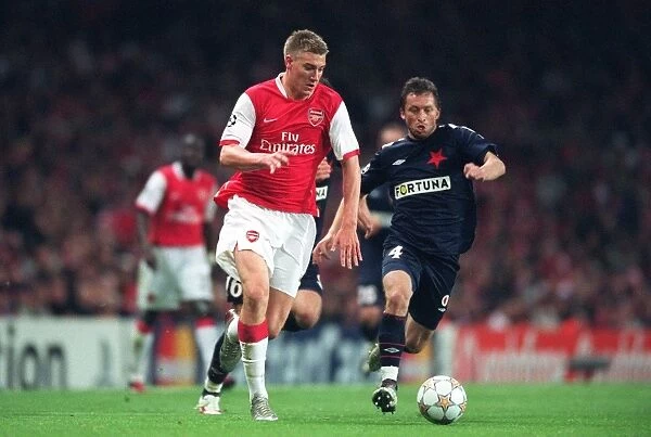 Nicklas Bendtner (Arsenal) David Hubacek (Slavia)
