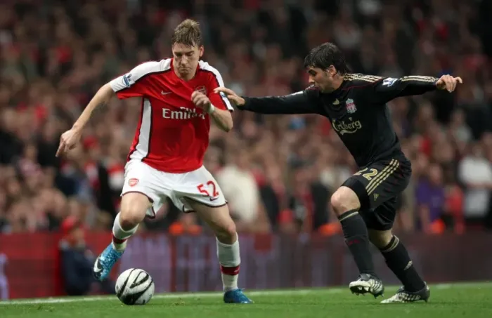 Framed Print : Nicklas Bendtner (Arsenal) Emiliano Insua (Liverpool) Framed Print : Nicklas Bendtner (Arsenal) Emiliano Insua (Liverpool)
