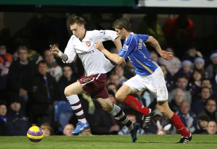 : Nicklas Bendtner (Arsenal) Hermann Hreidarsson (Portsmouth) : Nicklas Bendtner (Arsenal) Hermann Hreidarsson (Portsmouth)