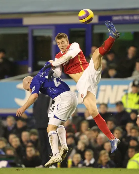 Framed Print : Nicklas Bendtner (Arsenal) Lee Carsley (Everton) Framed Print : Nicklas Bendtner (Arsenal) Lee Carsley (Everton)
