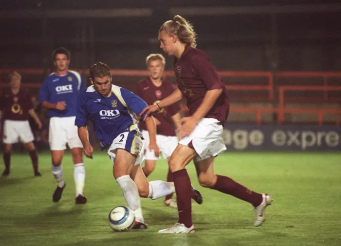 Framed Print : Nicklas Bendtner (Arsenal) Matthew Day (Portsmouth)