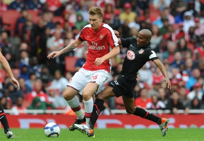 Framed Print : Nicklas Bendtner (Arsenal) Paolo Assuncao (Athletico Madrid)