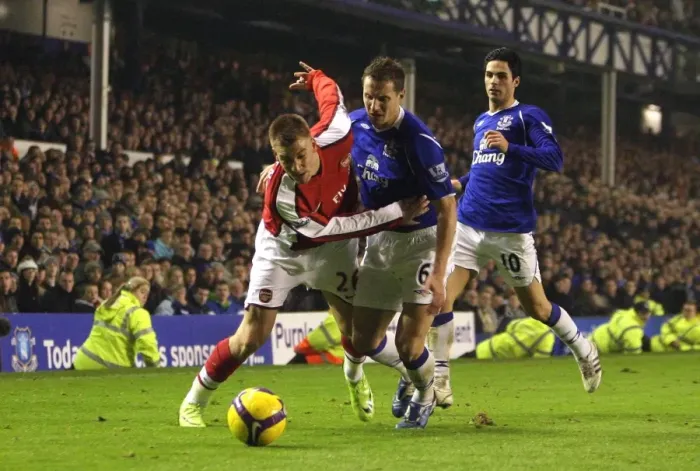Framed Print : Nicklas Bendtner (Arsenal) Phil Jagielka (Everton) Framed Print : Nicklas Bendtner (Arsenal) Phil Jagielka (Everton)