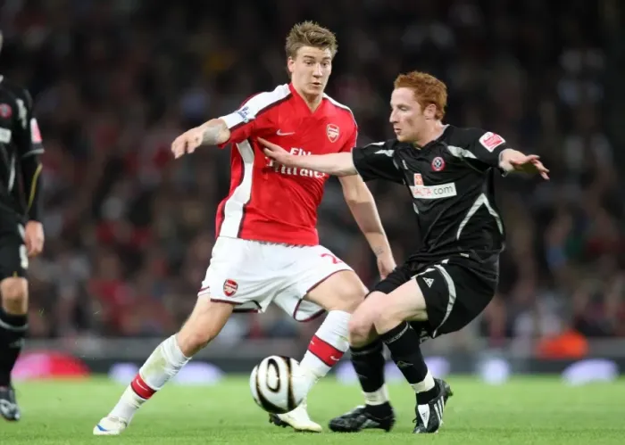 Framed Print : Nicklas Bendtner (Arsenal) Stephen Quinn (Shef Utd)