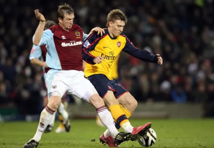Framed Print : Nicklas Bendtner (Arsenal) Steven Caldwell (Burnley) Framed Print : Nicklas Bendtner (Arsenal) Steven Caldwell (Burnley)