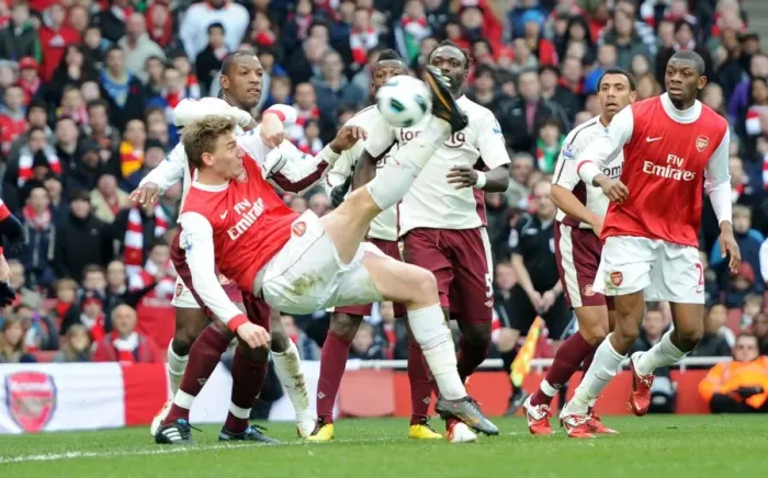 Framed Print : Nicklas Bendtner (Arsenal) Titus Bramble (Sunderland). Arsenal 0: 0 Sunderland Framed Print : Nicklas Bendtner (Arsenal) Titus Bramble (Sunderland). Arsenal 0: 0 Sunderland