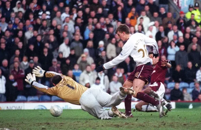 Framed Print : Nicklas Bendtner scores Arsenals 2nd goal past Gabor Kiraly (Burnley)