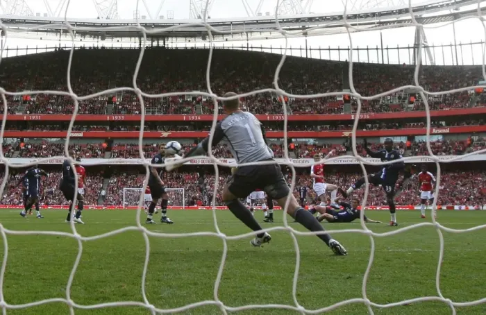 Framed Print : Nicklas Bendtner shoots past Blackburn goalkeeper Paul Framed Print : Nicklas Bendtner shoots past Blackburn goalkeeper Paul