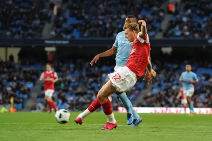 Framed Print : Nicklas Bendtner shoots past Man City goalkeeper Joe Hart to score the 3rd Arsenal goal