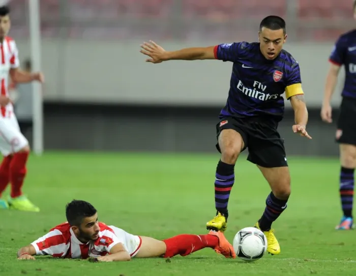 Framed Print : Nico Yennaris (Arsenal) Emmanouil Siopis (Olympiacos). Olympiacos U19 2: 0 Arsenal U19