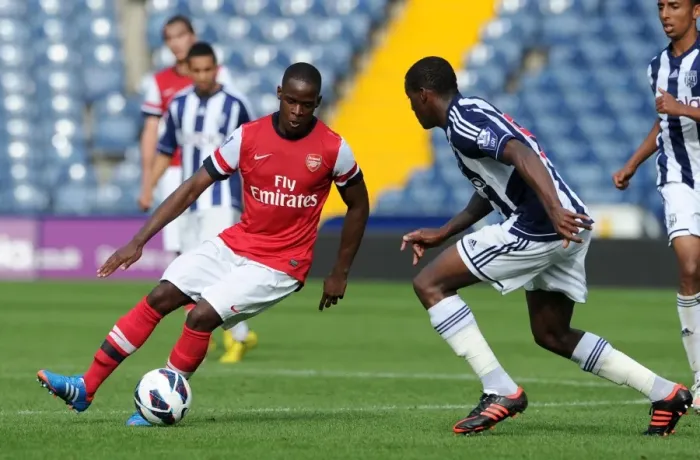 Framed Print : Nigel Neita (Arsenal) Donervorn Daniels (WBA). West Bromwich Albion U21 1: 0 Arsenal U21