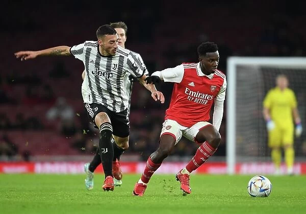 Nketiah Outsmarts Ricco: Thrilling Duel at Emirates Stadium - Arsenal vs Juventus (2022-23)