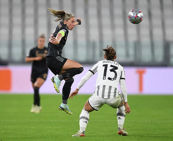 Nobbs vs. Boattin: A Pivotal Moment in the UEFA Women's Champions League Showdown between Juventus and Arsenal