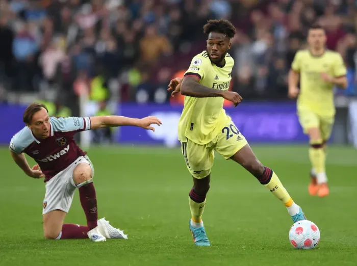 Framed Print : Nuno Tavares vs Mark Noble: Battle at London Stadium - West Ham United vs Arsenal, Premier League 2021-22 Framed Print : Nuno Tavares vs Mark Noble: Battle at London Stadium - West Ham United vs Arsenal, Premier League 2021-22