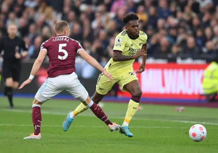 Framed Print : Nuno Tavares vs. Vladimir Coufal: Battle at London Stadium - West Ham United vs. Arsenal, Premier League 2021-22 Framed Print : Nuno Tavares vs. Vladimir Coufal: Battle at London Stadium - West Ham United vs. Arsenal, Premier League 2021-22