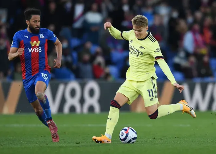 Framed Print : Odegaard Under Pressure: Crystal Palace vs. Arsenal, Premier League Showdown, Selhurst Park, London, May 2021