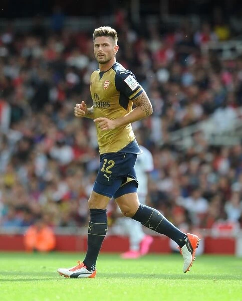Olivier Giroud in Action: Arsenal vs. Olympique Lyonnais, Emirates Cup 2015