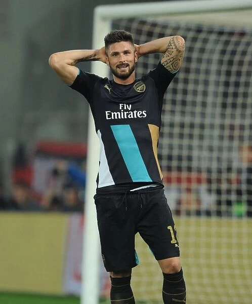 Olivier Giroud in Action: Arsenal vs. Olympiacos, UEFA Champions League, 2015