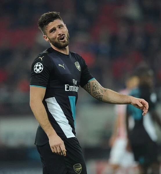 Olivier Giroud in Action: Arsenal vs. Olympiacos, UEFA Champions League 2015-16
