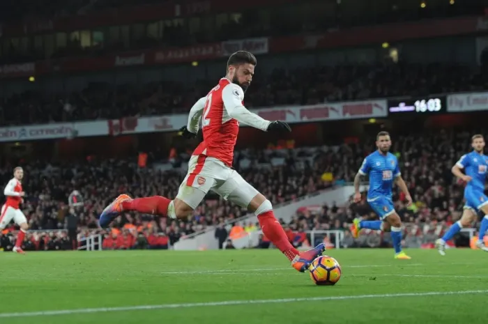 Framed Print : Olivier Giroud in Action: Arsenal vs AFC Bournemouth, Premier League 2016 / 17
