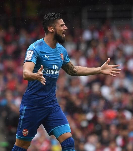 Olivier Giroud in Action: Arsenal vs SL Benfica - Emirates Cup 2017-18