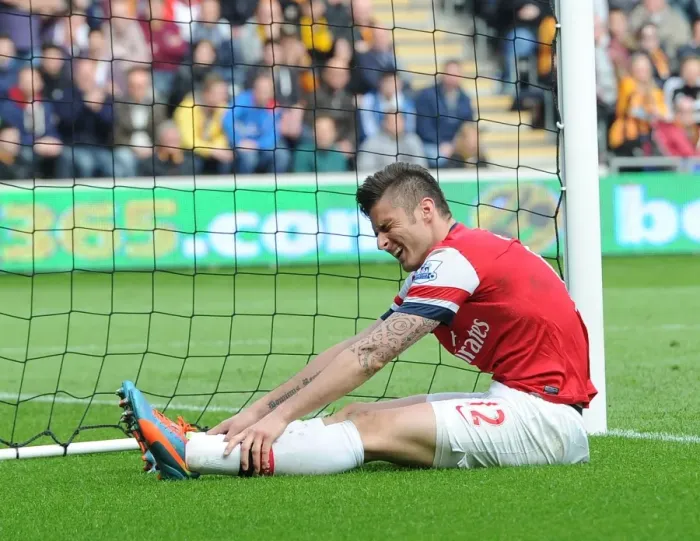 Framed Print : Olivier Giroud in Action: Hull City vs Arsenal, Premier League 2013-2014 Framed Print : Olivier Giroud in Action: Hull City vs Arsenal, Premier League 2013-2014