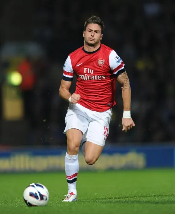 Framed Print : Olivier Giroud in Action: Norwich City vs Arsenal, Premier League 2012-13
