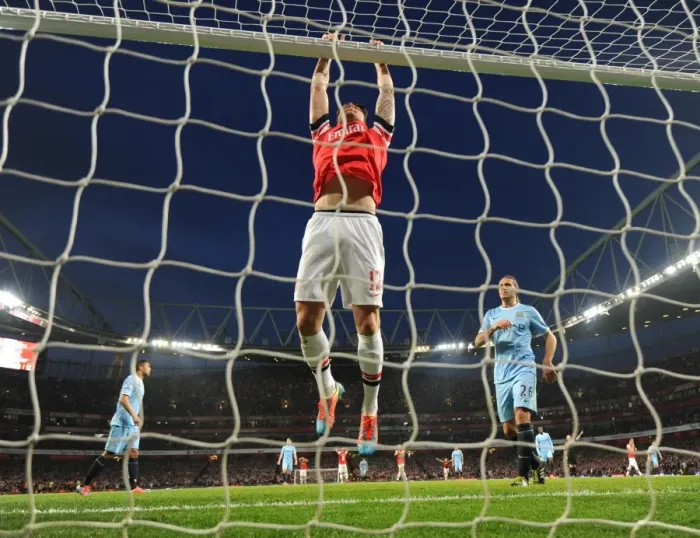 Framed Print : Olivier Giroud (Arsenal). Arsenal 1: 1 Manchester City. Barclays Premier League. Emirates Stadium