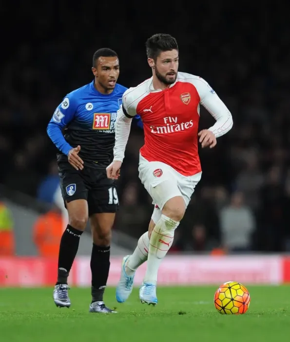Framed Print : Olivier Giroud (Arsenal) Junior Stanislas (Bournemouth). Arsenal 2: 0 Bournemouth