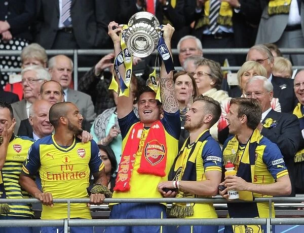 Olivier Giroud (Arsenal) lift the FA Cup after the match. Arsenal 4:0 Aston Villa