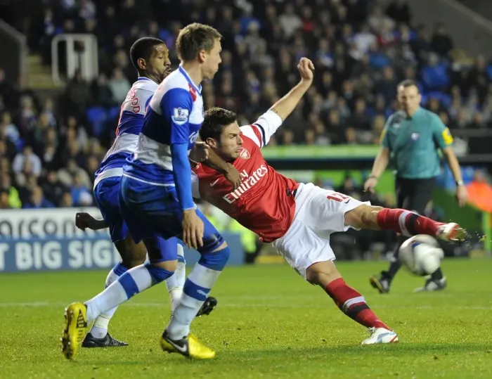 Framed Print : Olivier Giroud (Arsenal) Mikele Leigertwood and Chris Gunter (Reading) Framed Print : Olivier Giroud (Arsenal) Mikele Leigertwood and Chris Gunter (Reading)