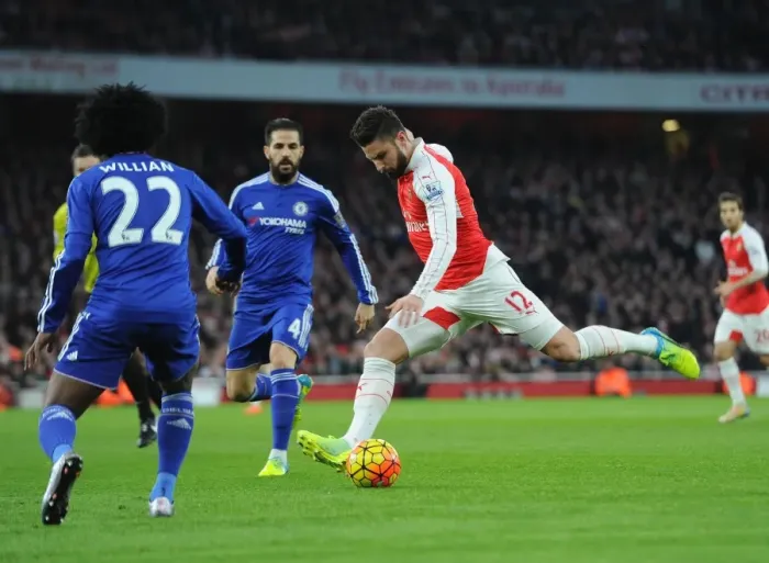 Framed Print : Olivier Giroud (Arsenal) Willian (Chelsea). Arsenal 0: 1 Chelsea. Barclays Premier League