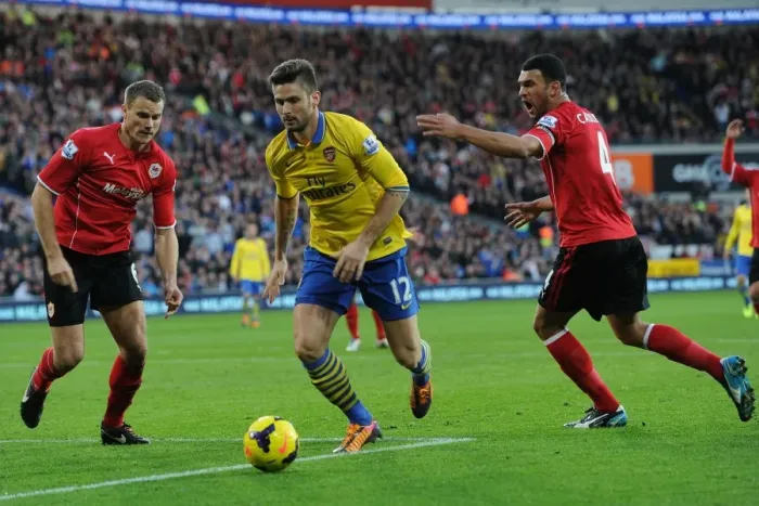 Framed Print : Olivier Giroud Breaks Through: Cardiff City vs. Arsenal, Premier League 2013-14 Framed Print : Olivier Giroud Breaks Through: Cardiff City vs. Arsenal, Premier League 2013-14
