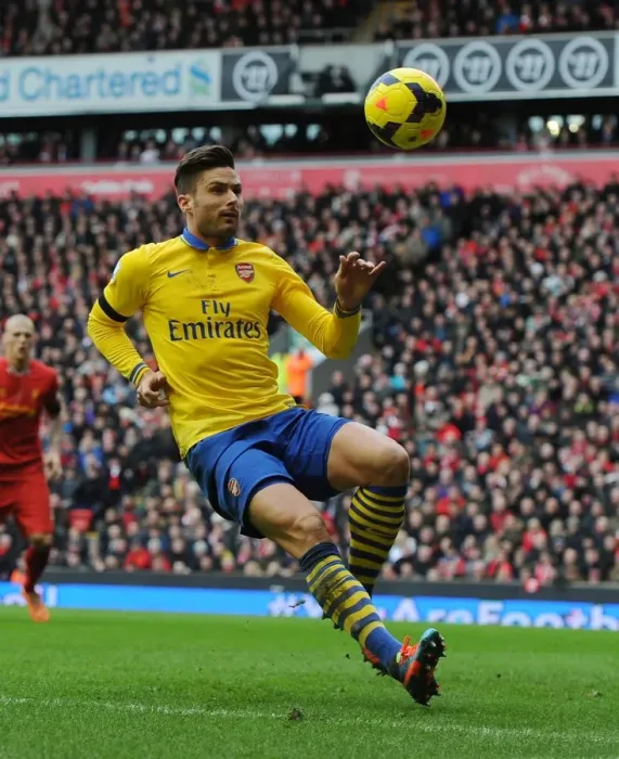 Framed Print : Olivier Giroud Faces Liverpool: Arsenal vs Liverpool, Premier League 2013-14 Framed Print : Olivier Giroud Faces Liverpool: Arsenal vs Liverpool, Premier League 2013-14