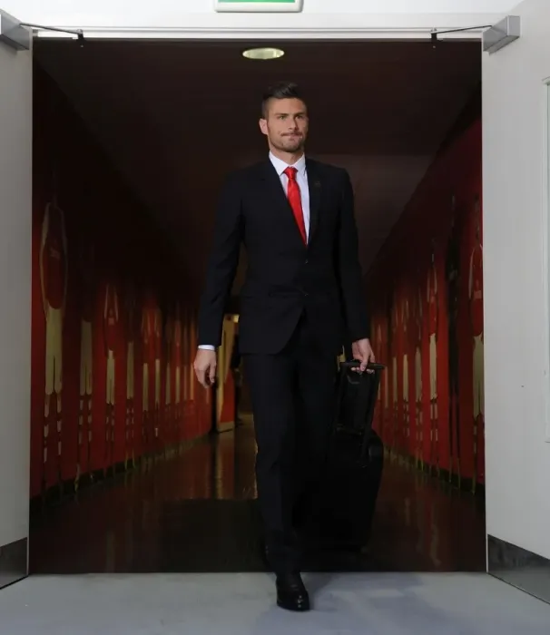 Framed Print : Olivier Giroud: Focused and Ready for Arsenal vs Manchester United Clash (2014-15)