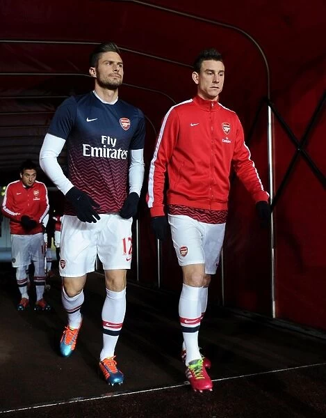 Olivier Giroud and Laurent Koscielny (Arsenal) go out to warm up. Arsenal 0: 0 Manchester United