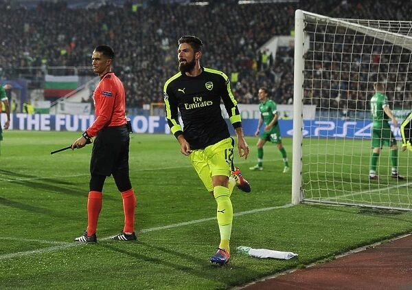 Olivier Giroud Scores Arsenal's Second Goal vs PFC Ludogorets Razgrad in 2016-17 UEFA Champions League