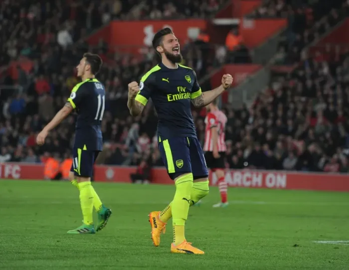 Framed Print : Olivier Giroud Scores Arsenal's Second Goal vs. Southampton (2016-17) Framed Print : Olivier Giroud Scores Arsenal's Second Goal vs. Southampton (2016-17)