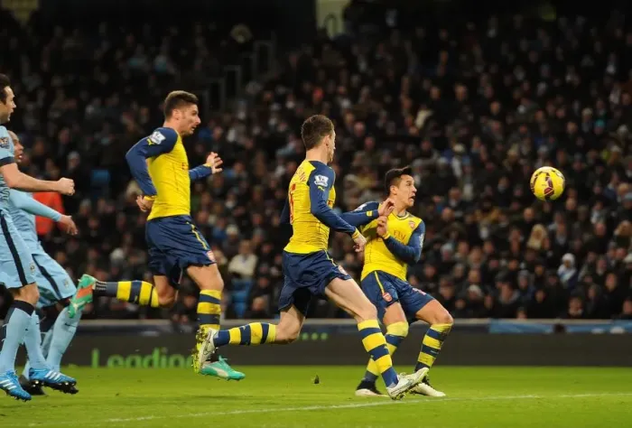 Framed Print : Olivier Giroud Scores Arsenal's Stunning Goal Against Manchester City (2014-15) Framed Print : Olivier Giroud Scores Arsenal's Stunning Goal Against Manchester City (2014-15)